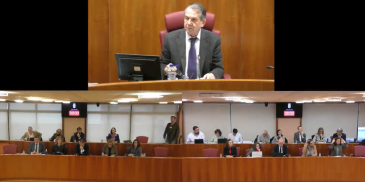 Vigo tilda de «papel mojado» el acuerdo sobre Medicina y culpa a Rueda de mantener «privilegios» de la USC