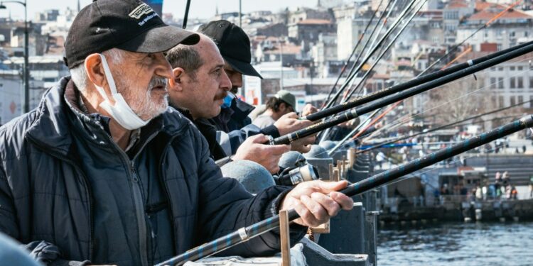 A partir de 2026 tendrás que salir al mar con el móvil y declarar incluso tu día de pesca nulo