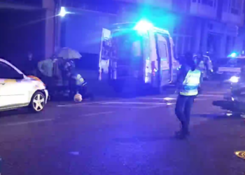Un herido tras una colisión entre una moto y un coche en Vigo