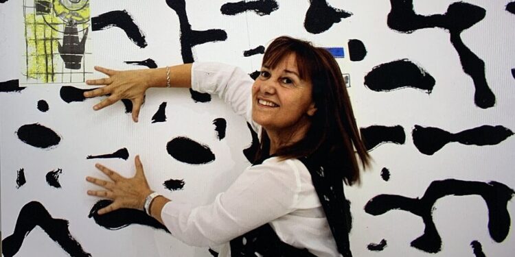 La fuerza cromática de Menchu Lamas desembarca en Évame Oroza