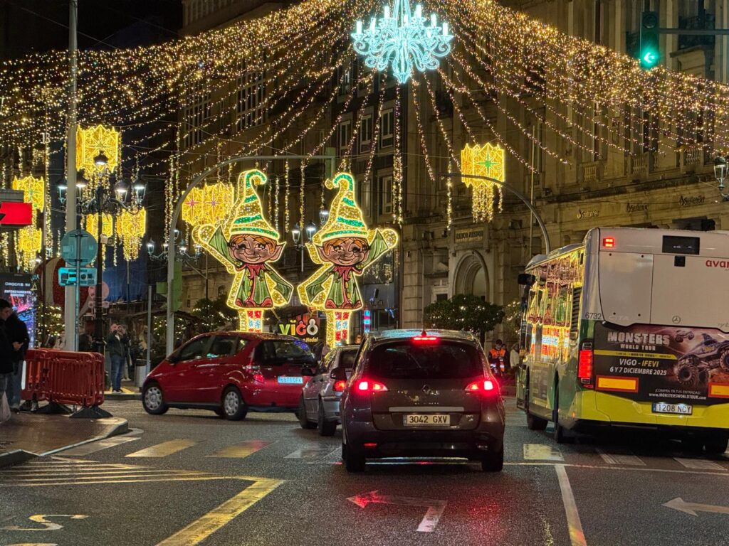 La Navidad de Vigo empieza sin agobios (ni noria): buena afluencia y tráfico fluido