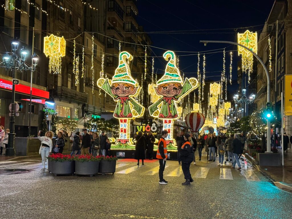 La Navidad de Vigo empieza sin agobios (ni noria): buena afluencia y tráfico fluido