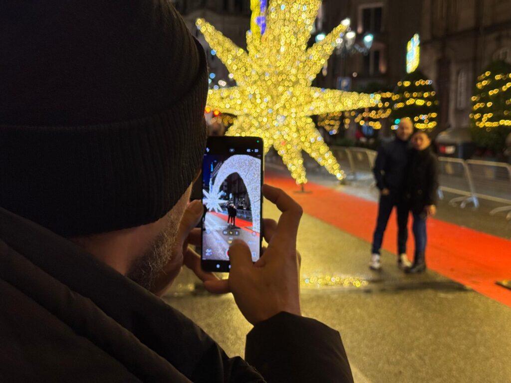 La Navidad de Vigo empieza sin agobios (ni noria): buena afluencia y tráfico fluido