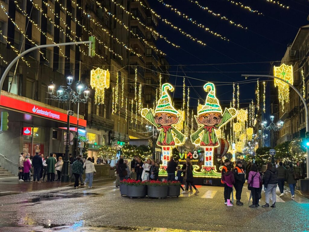 La Navidad de Vigo empieza sin agobios (ni noria): buena afluencia y tráfico fluido