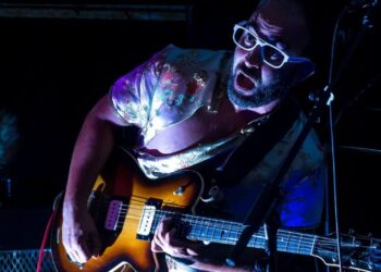 El genio gallego que usa señales para crear música «espontánea» desvela su método hoy en Vigo