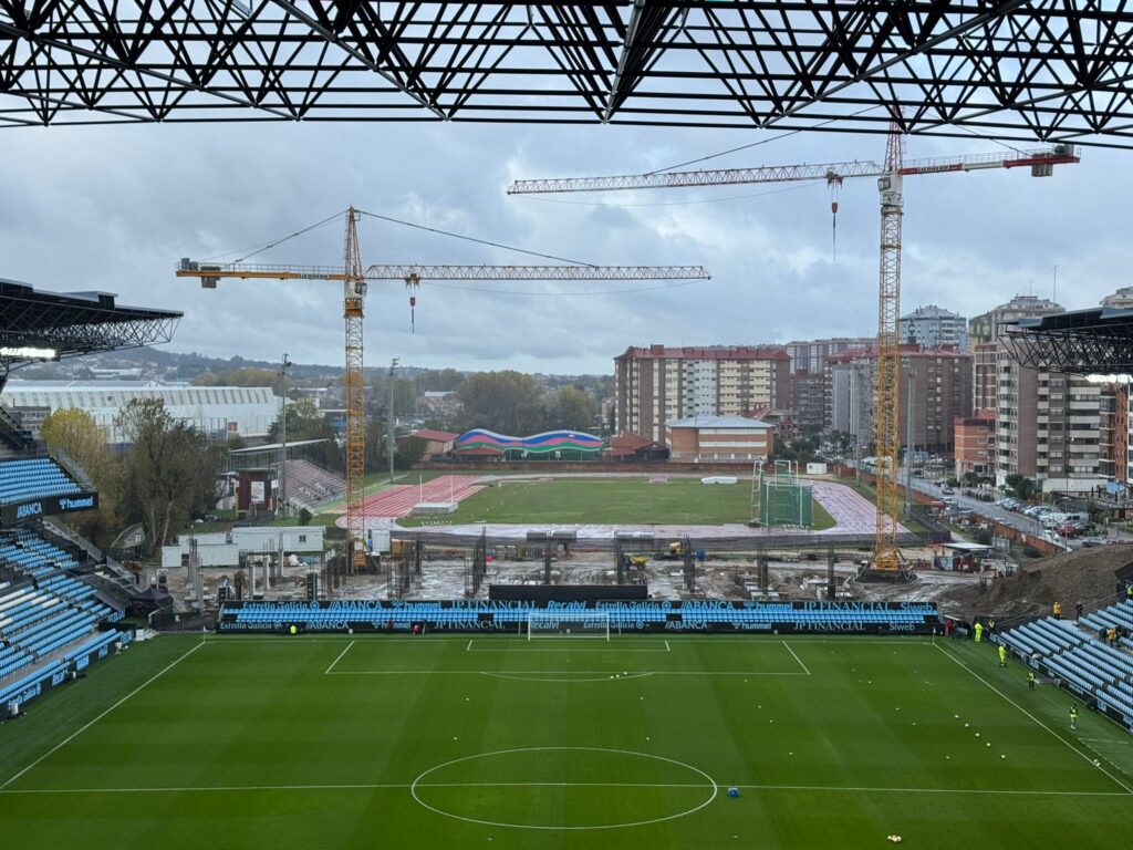Las obras de la grada de Gol de Balaídos continúan avanzando para alcanzar el objetivo marcado. Febrero de 2027 en la fecha señalada para que reabra el estadio por fin al completo. A catorce meses vista, se puede observar cómo se levantan los pilares.