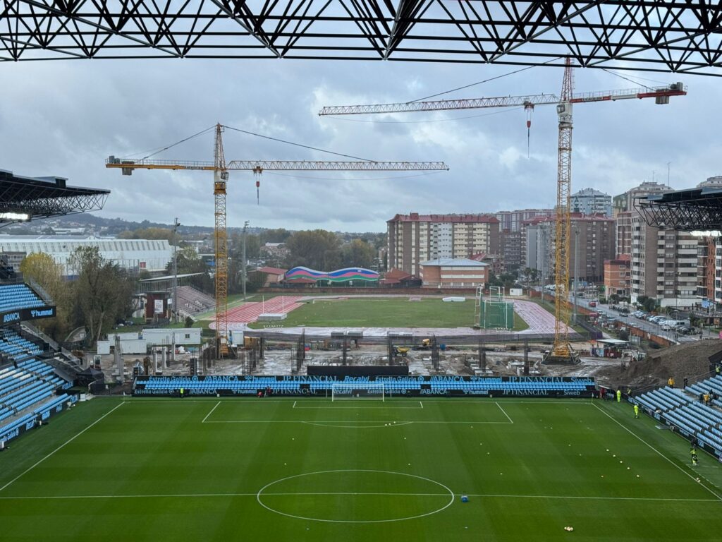 Las obras de la grada de Gol de Balaídos continúan avanzando para alcanzar el objetivo marcado. Febrero de 2027 en la fecha señalada para que reabra el estadio por fin al completo. A catorce meses vista, se puede observar cómo se levantan los pilares.
