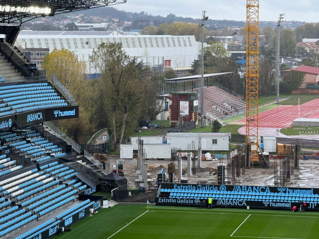 Las obras de la grada de Gol de Balaídos continúan avanzando para alcanzar el objetivo marcado. Febrero de 2027 en la fecha señalada para que reabra el estadio por fin al completo. A catorce meses vista, se puede observar cómo se levantan los pilares.
