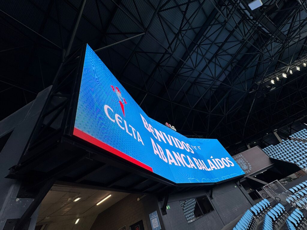 Las obras de la grada de Gol de Balaídos continúan avanzando para alcanzar el objetivo marcado. Febrero de 2027 en la fecha señalada para que reabra el estadio por fin al completo. A catorce meses vista, se puede observar cómo se levantan los pilares.