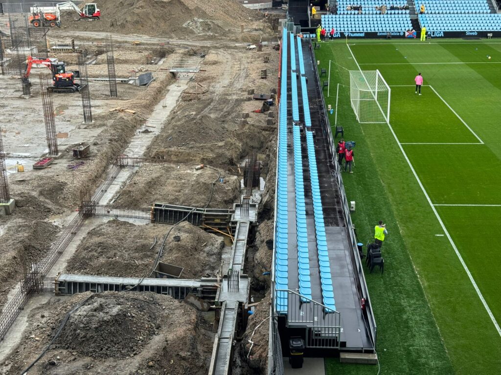 Las obras de la grada de Gol de Balaídos continúan avanzando para alcanzar el objetivo marcado. Febrero de 2027 en la fecha señalada para que reabra el estadio por fin al completo. A catorce meses vista, se puede observar cómo se levantan los pilares.