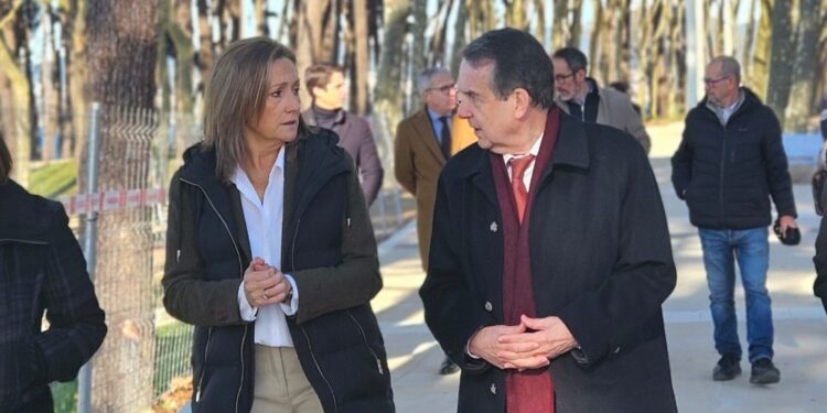 Abel Caballero y Luisa Sánchez reclaman que se cree la Facultad de Medicina en Vigo