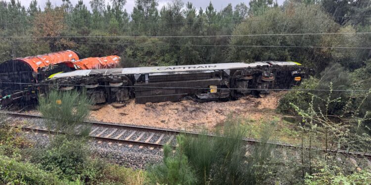 Suspendida la circulación de trenes entre Vigo y Ourense: Renfe fleta buses