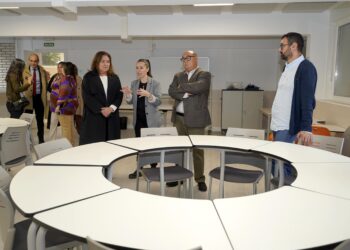 Caballero inicia otra guerra contra la Xunta: recurrirá el rechazo a desafectar el antiguo CEIP Virxe do Rocío