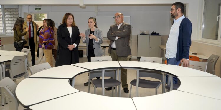 Caballero inicia otra guerra contra la Xunta: recurrirá el rechazo a desafectar el antiguo CEIP Virxe do Rocío