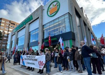 Mercadona abre su nuevo supermercado en Vigo con una protesta de los trabajadores por «acoso laboral»