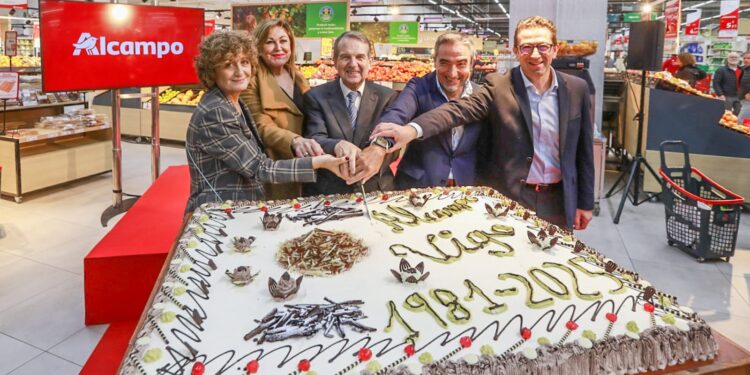 Una inversión de 9 millones para la «transformación integral» del emblemático Alcampo de Coia