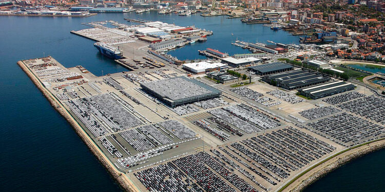 Desarticulan en Valencia una organización que introducía cocaína escondida entre fruta por el Puerto de Vigo