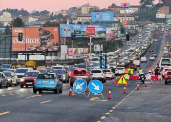 El socavón de la Av de Madrid complica (aún más) el tráfico