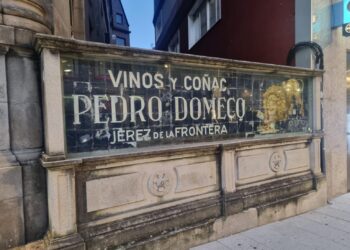 Vigo ultima el regreso (con mayor esplendor) de uno de sus iconos: el león más histórico vuelve a brillar