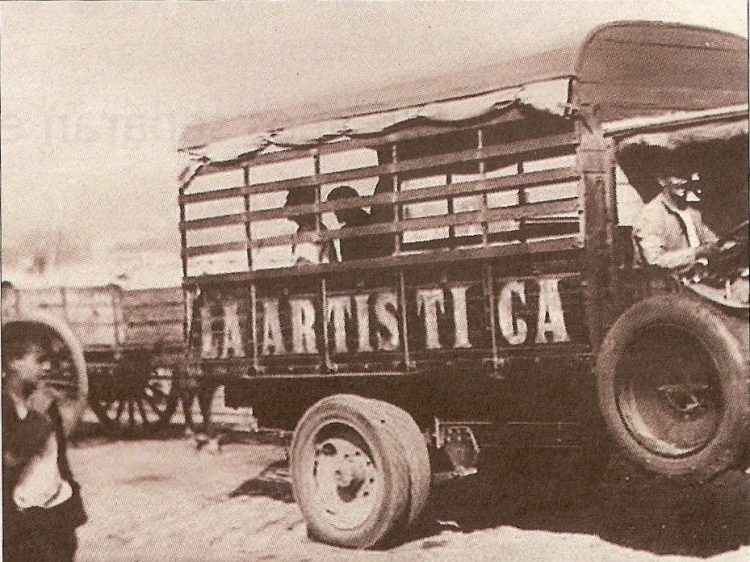 La empresa La Artística fue fundada por uno de los grandes capitanes que tuvo Vigo en el siglo XX, como fue Eugenio Fadrique González. Eugenio Fadrique, coruñés de nacimiento, comenzó en su ciudad a trabajar en la empresa La Artística, propiedad de Germán Suárez y Salgado, que se dedicaba a la fabricación y litografía de envases metálicos para conservas.