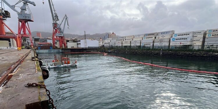 Finaliza la limpieza del vertido de aceite de palma