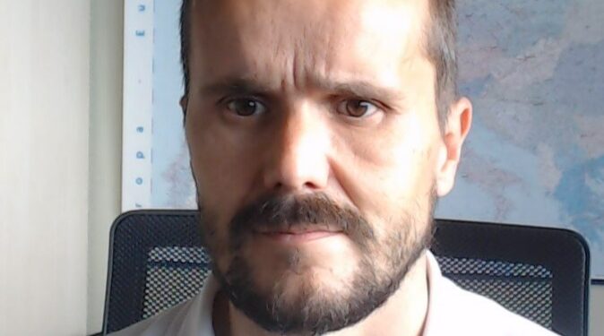 El catedrático Jacobo Porteiro, tercer candidato a rector de la UVigo