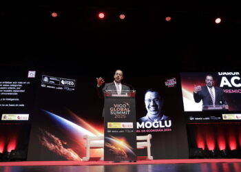 El Nobel Daron Acemoglu apuesta por una IA ‘pro-worker’: «Es más beneficiosa que la idea de automatización”