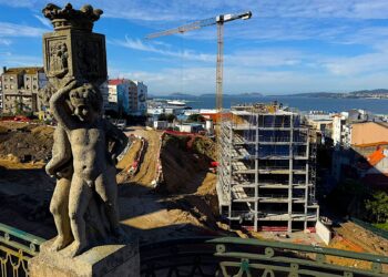 Los querubines del Paseo de Alfonso preparan las maletas tras casi un siglo de espaldas a la ría