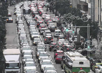 La Navidad y sus luces comienzan a colapsar el centro de Vigo