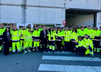 La brigada «para todo» del Concello: desde cuidar jardines a hacer baños, pasando por los cementerios