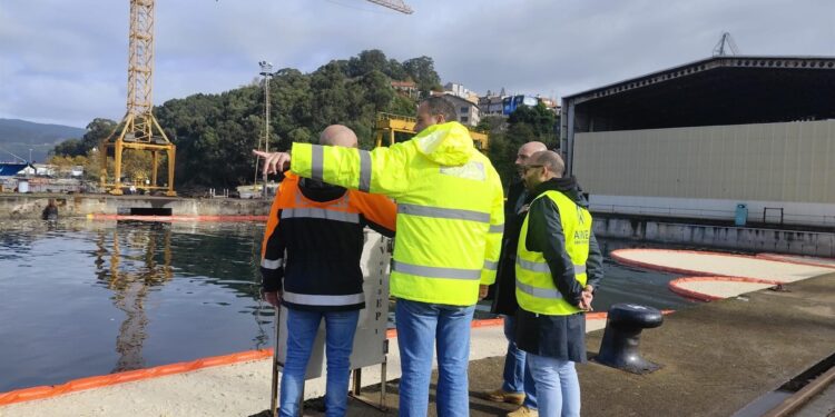 Recogido un 75% del vertido de 100 toneladas de aceite de palma, ya «confinado y controlado»