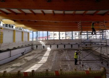 «A los vecinos de Teis les importa muy poco o nada quién sale en la foto por la piscina»