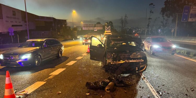 Importantes retenciones en la A55 tras una colisión en cadena con varios heridos