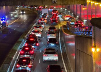 Caballero alaba el «lleno» de Vigo por la Navidad y el PP constata el «rotundo fiasco» del plan de tráfico