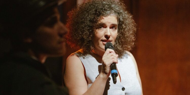 La dramaturga gallega más punzante llega a Vigo para responder a la pregunta que nadie se atreve a hacer