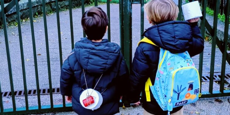 La falta papel higiénico y jabón lleva a los padres de una escuela de Vigo a organizar una protesta