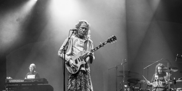 El adiós al alma de Extremoduro, cuya voz se apagó tras su concierto en Vigo