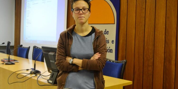 Sabela Fraga desentraña la risa como herramienta crítica