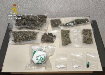 Detenido tras intentar deshacerse de una bolsa con 112 gramos de cocaína