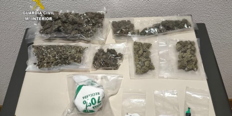 Detenido tras intentar deshacerse de una bolsa con 112 gramos de cocaína