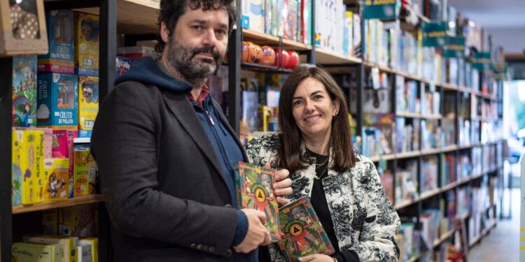 El libro de moda que te permite elegir entre 52 finales se presenta en Vigo