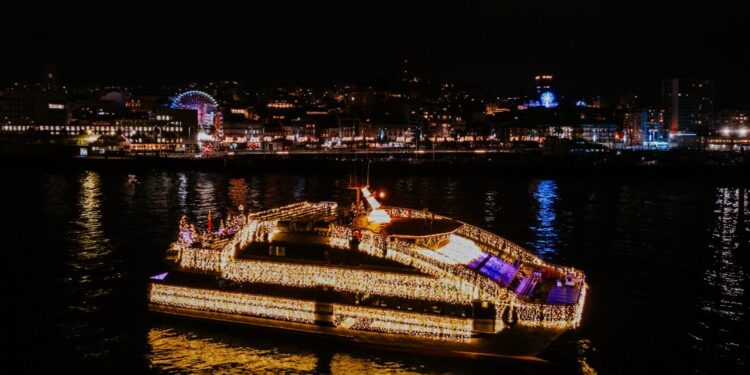 Vigo redescubre su luz desde la cubierta de Mar de Ons