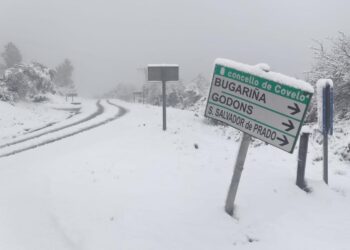 La nieve afecta a la conexión entre Vigo y Ourense: precaución en la A52 y N120