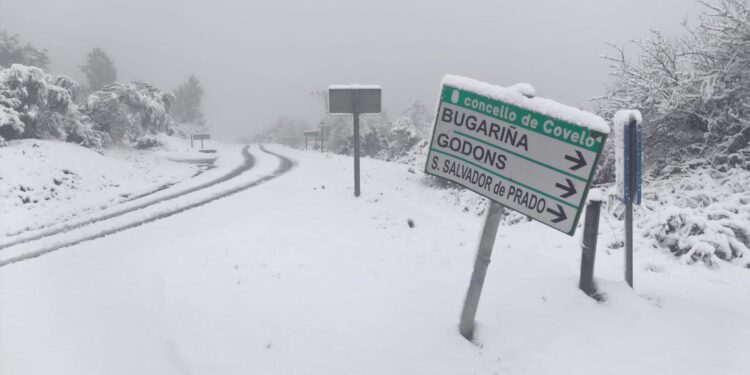 La nieve afecta a la conexión entre Vigo y Ourense: precaución en la A52 y N120