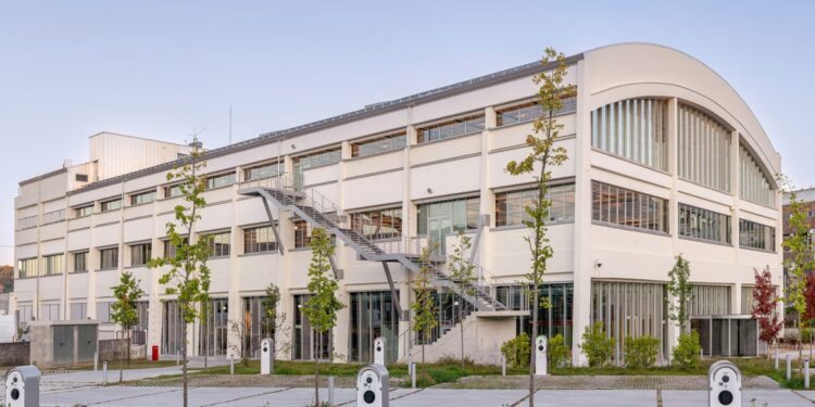 Primera alegría del Sorteo de Navidad para Vigo: los trabajadores de una importante empresa textil, premiados