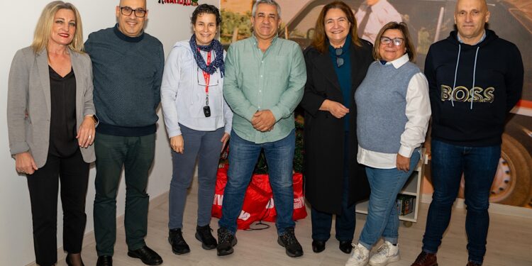 Los peregrinos seguirán sin flechas amarillas en Vigo pero contarán con guías de excepción: los taxistas