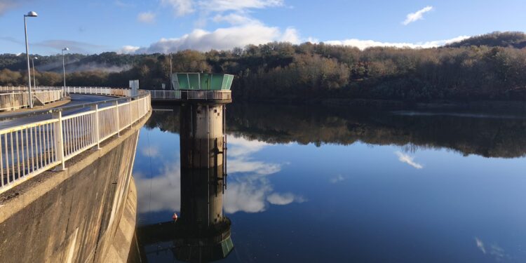 El gigante que no duerme: viaje a las entrañas de Eiras, la fortaleza que calma la sed de Vigo