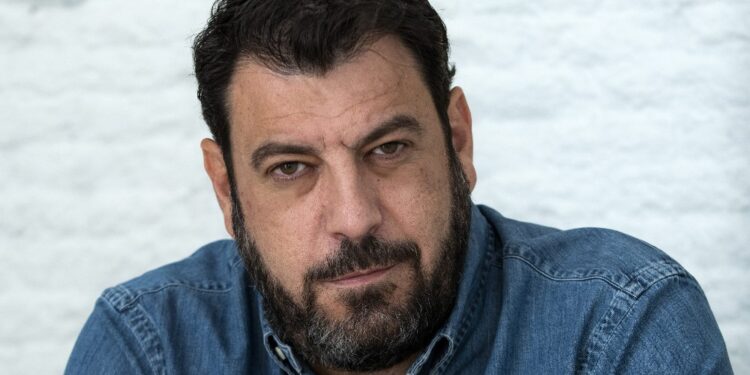 Santiago Díaz regresa a Vigo con ‘Jotadé’, el policía gitano que nadie esperaba querer