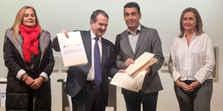 Nueva vuelta de tuerca para la piscina de Teis: «Si la Diputación paga, muy bien, si no la pagará el Ayuntamiento»