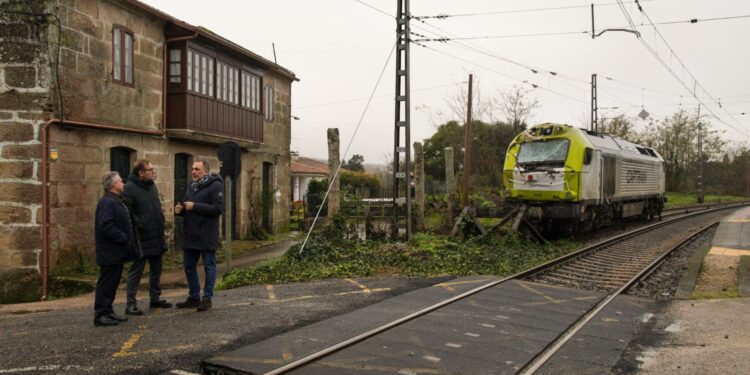 Demandan a urxente reparación e reforma integral da liña ferroviaria Vigo-Ourense